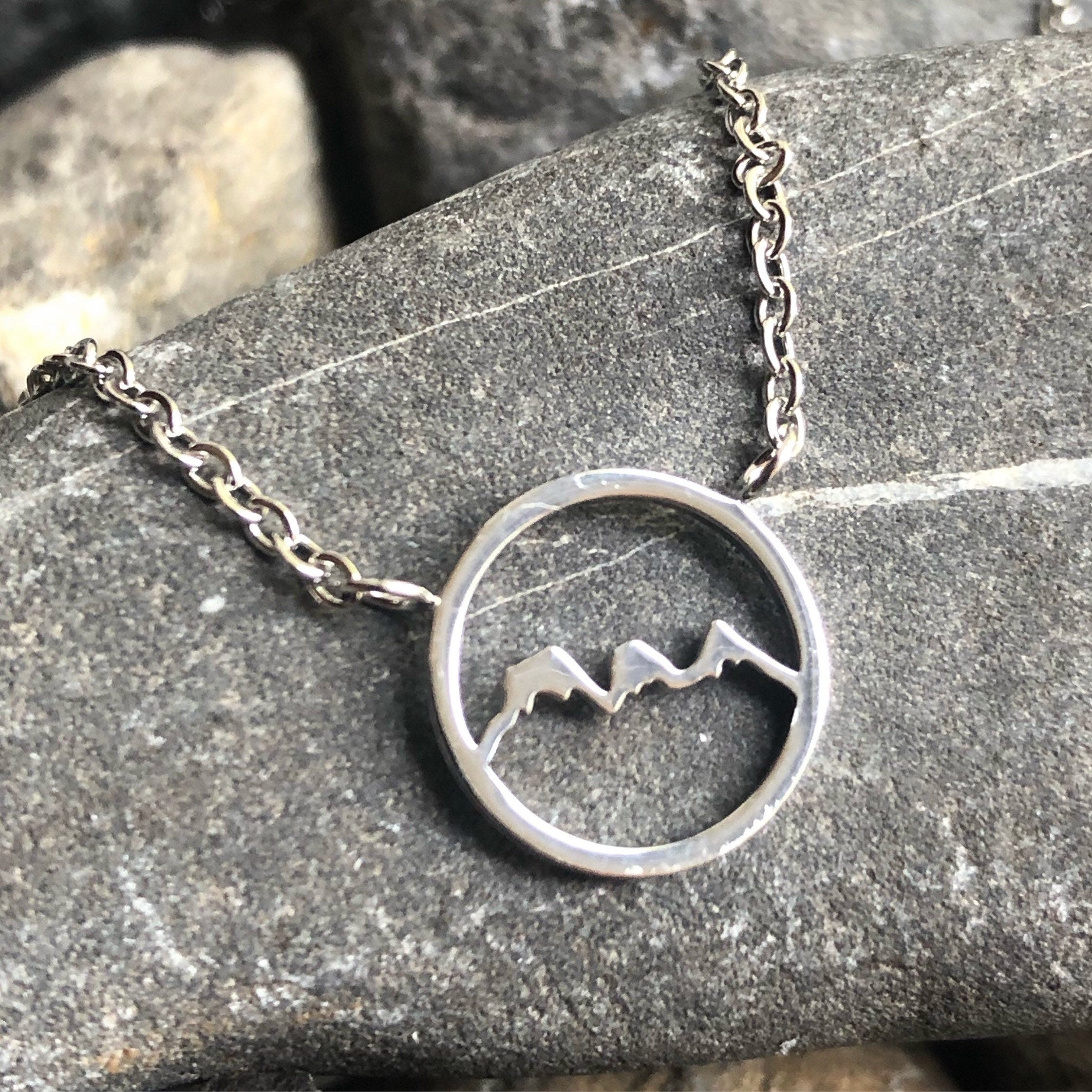 Round Three Sisters Necklace
