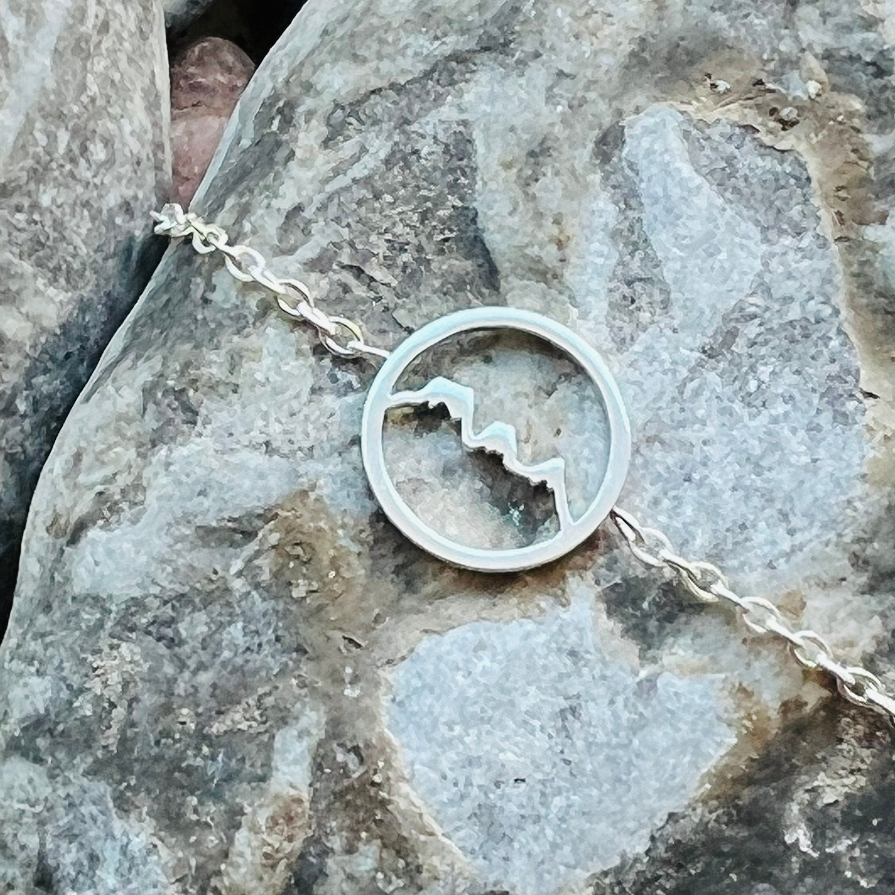 Round Three Sisters Bracelet