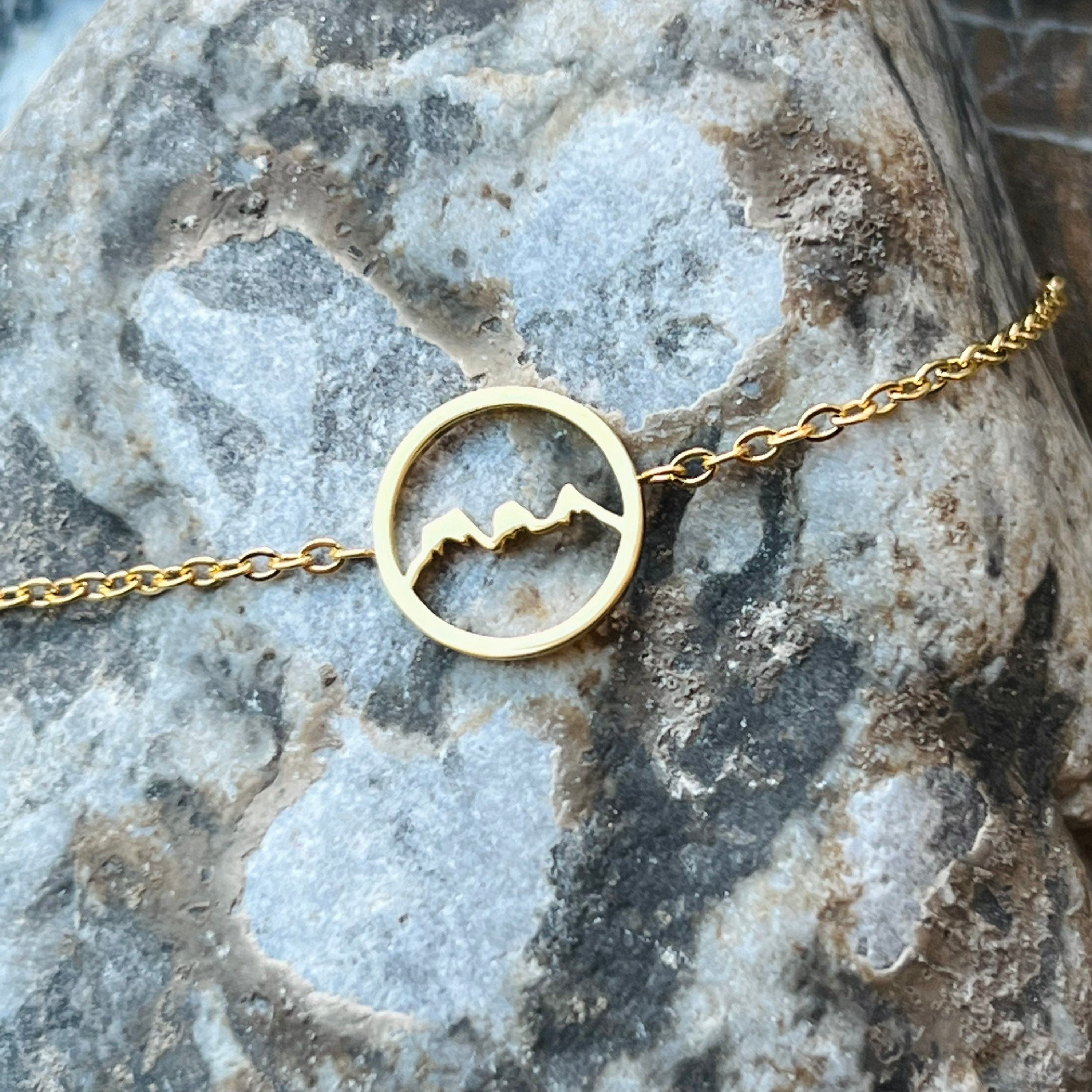 Round Three Sisters Bracelet