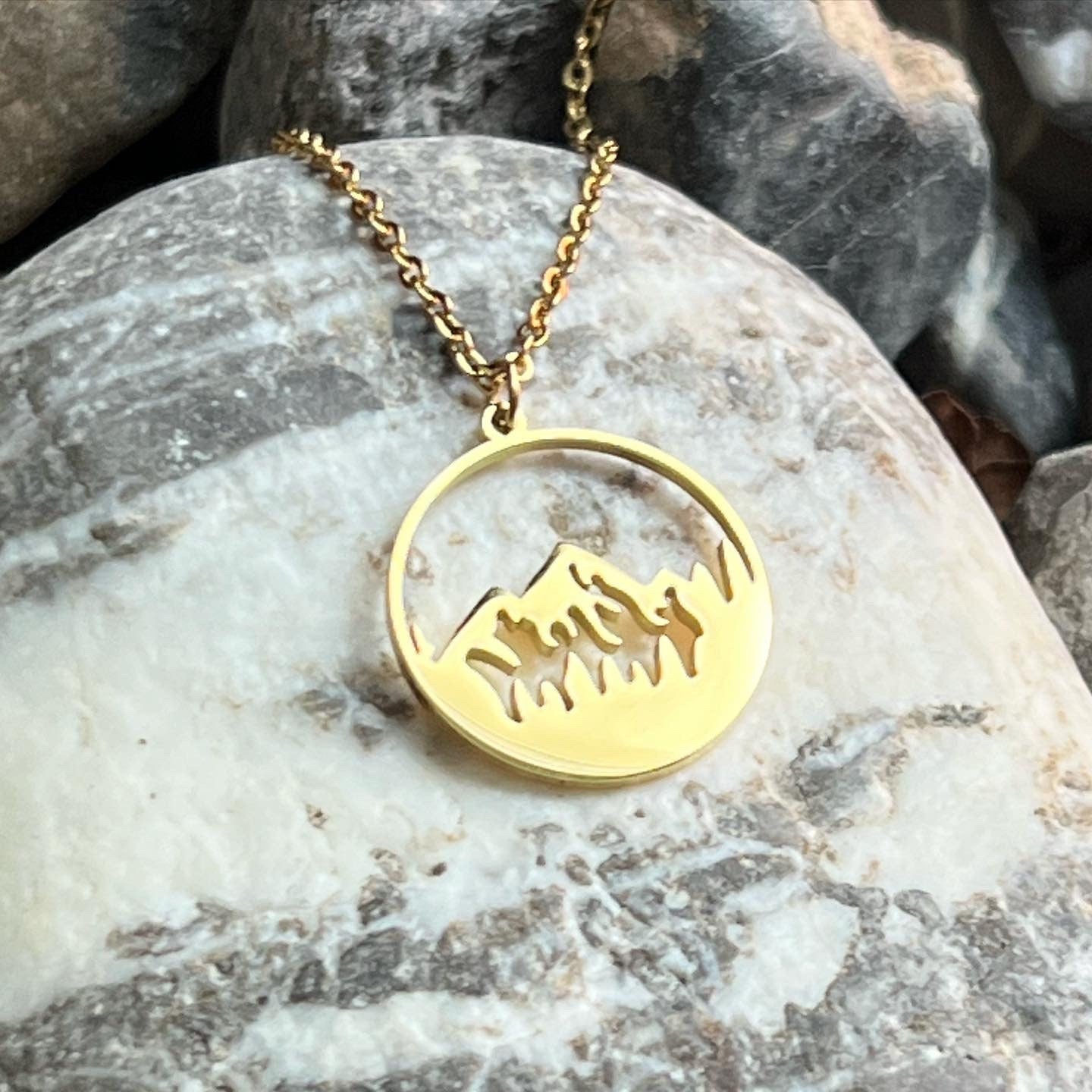 Round Mountains Necklace