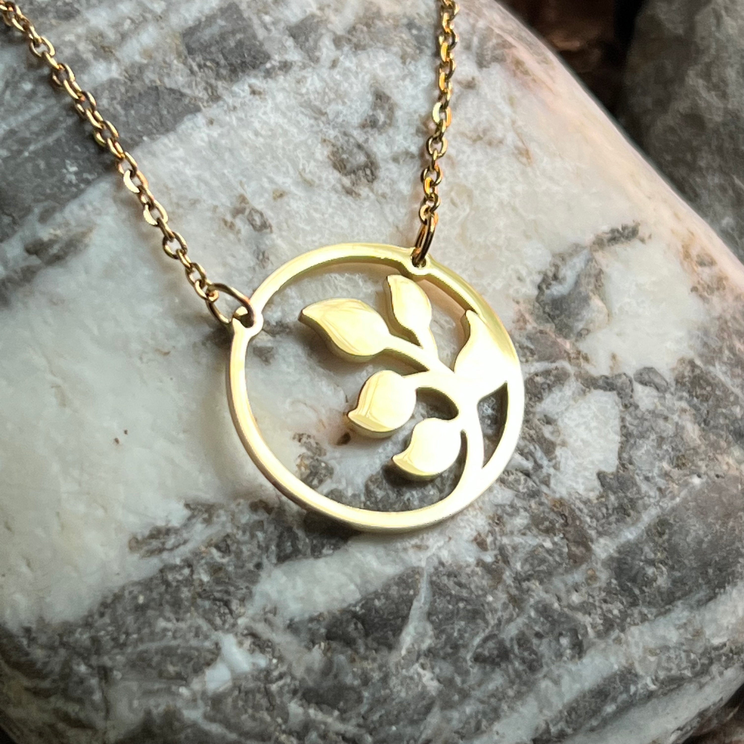 Round Leaves Necklace