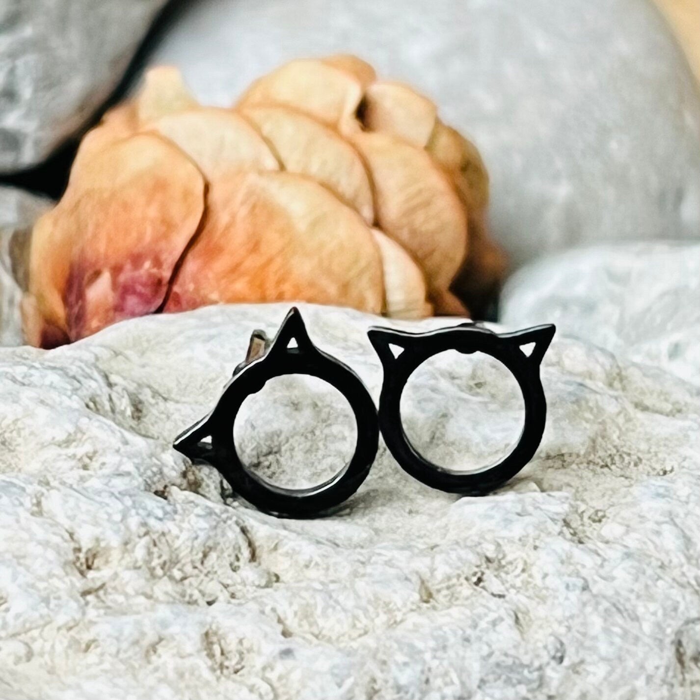Round Cats Stud Earring